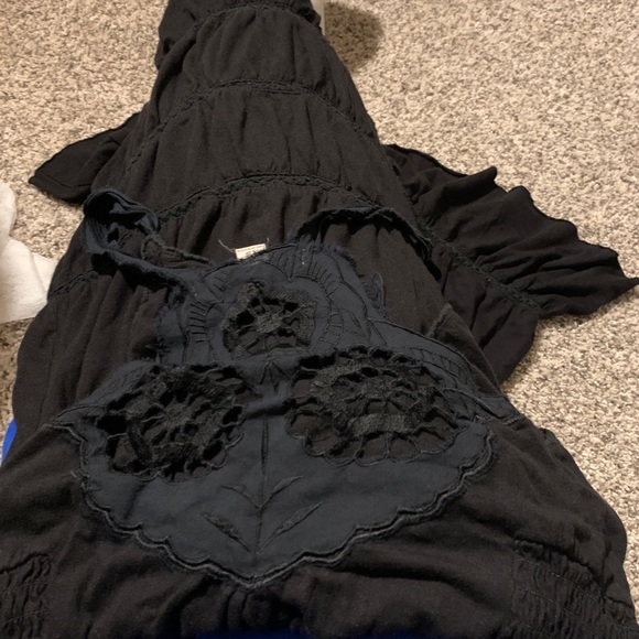 black dress - Picture 3 of 4